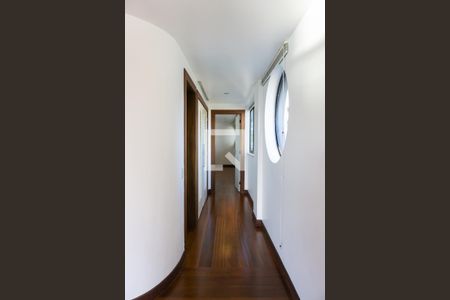 Apartamento à venda com 256m², 4 quartos e 4 vagas Apartamento à venda com 256m², 4 quartos e 4 vagasCorredor