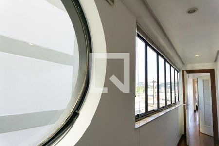 Apartamento à venda com 256m², 4 quartos e 4 vagas Apartamento à venda com 256m², 4 quartos e 4 vagasDetalhe