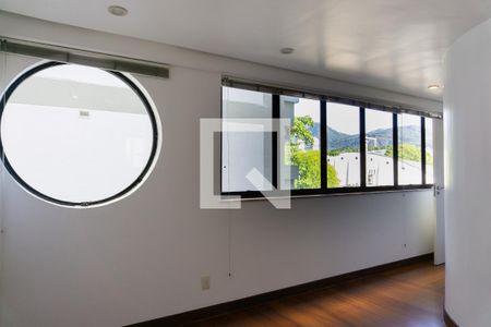 Apartamento à venda com 256m², 4 quartos e 4 vagas Apartamento à venda com 256m², 4 quartos e 4 vagasDetalhe