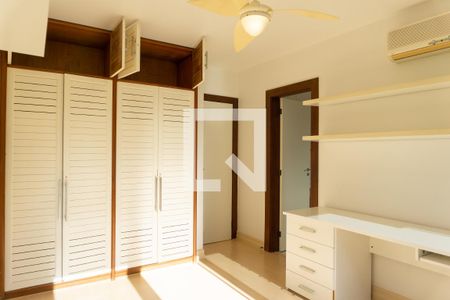 Apartamento à venda com 256m², 4 quartos e 4 vagas Apartamento à venda com 256m², 4 quartos e 4 vagasQuarto 3