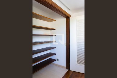 Apartamento à venda com 256m², 4 quartos e 4 vagas