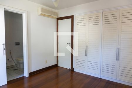 Apartamento à venda com 256m², 4 quartos e 4 vagas Apartamento à venda com 256m², 4 quartos e 4 vagasQuarto 2