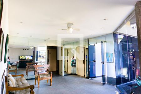 Apartamento à venda com 256m², 4 quartos e 4 vagas Apartamento à venda com 256m², 4 quartos e 4 vagasHall de Entrada