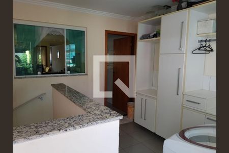 Casa à venda com 200m², 3 quartos e 3 vagas Casa à venda com 200m², 3 quartos e 3 vagasÁrea de Serviço