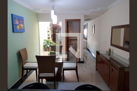 Casa à venda com 200m², 3 quartos e 3 vagas Casa à venda com 200m², 3 quartos e 3 vagasSala de Jantar