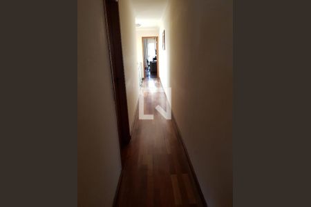 Casa à venda com 200m², 3 quartos e 3 vagas Casa à venda com 200m², 3 quartos e 3 vagasCorredor