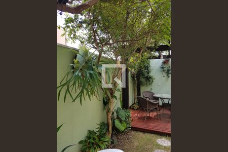 Casa à venda com 200m², 3 quartos e 3 vagas Casa à venda com 200m², 3 quartos e 3 vagasÁrea Externa