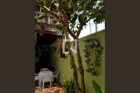 Casa à venda com 200m², 3 quartos e 3 vagas Casa à venda com 200m², 3 quartos e 3 vagasÁrea Externa