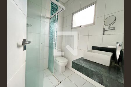 Casa à venda com 380m², 5 quartos e 3 vagas Casa à venda com 380m², 5 quartos e 3 vagasBanheiro da Suíte 2