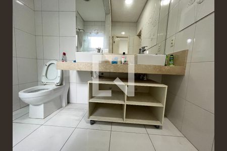 Casa à venda com 380m², 5 quartos e 3 vagas Casa à venda com 380m², 5 quartos e 3 vagasBanheiro suite 3