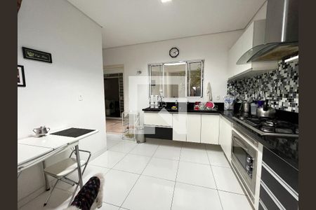 Casa à venda com 380m², 5 quartos e 3 vagas Casa à venda com 380m², 5 quartos e 3 vagasCozinha