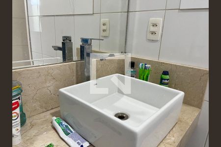 Casa à venda com 380m², 5 quartos e 3 vagas Casa à venda com 380m², 5 quartos e 3 vagasBanheiro suite 3