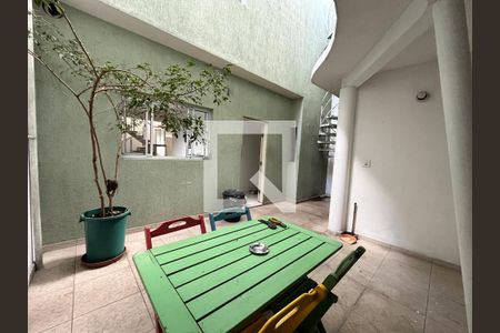 Casa à venda com 380m², 5 quartos e 3 vagas Casa à venda com 380m², 5 quartos e 3 vagasÁrea externa