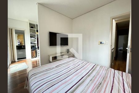Casa à venda com 380m², 5 quartos e 3 vagas Casa à venda com 380m², 5 quartos e 3 vagasSuite 1