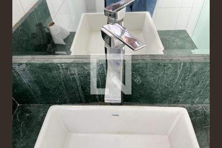 Casa à venda com 380m², 5 quartos e 3 vagas Casa à venda com 380m², 5 quartos e 3 vagasBanheiro da Suíte 2