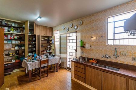 Casa à venda com 600m², 4 quartos e 4 vagas Casa à venda com 600m², 4 quartos e 4 vagasCozinha