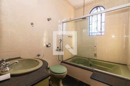 Casa à venda com 371m², 5 quartos e 6 vagasBanheiro