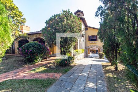 Casa à venda com 371m², 5 quartos e 6 vagasFachada