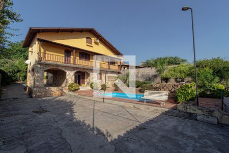 Casa à venda com 371m², 5 quartos e 6 vagasFachada