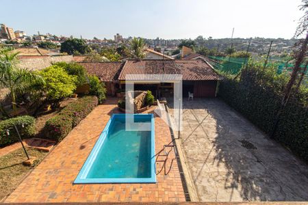 Casa à venda com 371m², 5 quartos e 6 vagasVista  - Piscina