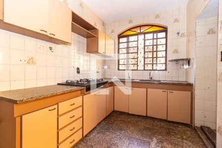 Casa à venda com 371m², 5 quartos e 6 vagasCozinha 