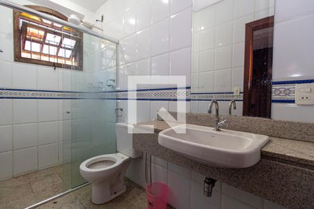 Casa à venda com 371m², 5 quartos e 6 vagasBanheiro