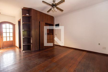 Casa à venda com 371m², 5 quartos e 6 vagasBanheiro do Quarto 1