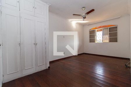 Casa à venda com 371m², 5 quartos e 6 vagasQuarto 2