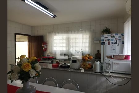 Casa à venda com 150m², 2 quartos e 3 vagas Casa à venda com 150m², 2 quartos e 3 vagasCozinha