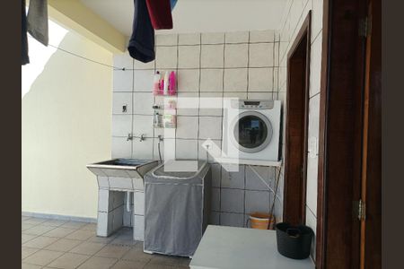 Casa à venda com 150m², 2 quartos e 3 vagas Casa à venda com 150m², 2 quartos e 3 vagasLavanderia