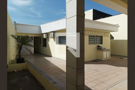 Casa à venda com 150m², 2 quartos e 3 vagas Casa à venda com 150m², 2 quartos e 3 vagasQuintal