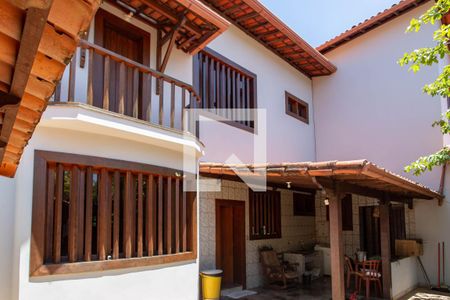 Casa à venda com 522m², 5 quartos e 5 vagas Casa à venda com 522m², 5 quartos e 5 vagasÁrea Externa