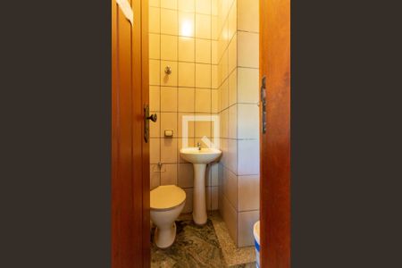 Casa à venda com 522m², 5 quartos e 5 vagas Casa à venda com 522m², 5 quartos e 5 vagasBanheiro de Serviço