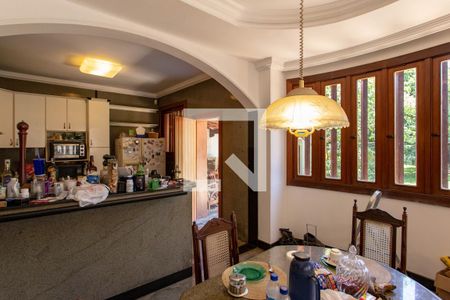 Casa à venda com 522m², 5 quartos e 5 vagas Casa à venda com 522m², 5 quartos e 5 vagasCozinhaCopa