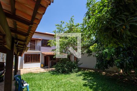 Casa à venda com 522m², 5 quartos e 5 vagas Casa à venda com 522m², 5 quartos e 5 vagasÁrea Externa