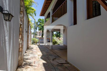 Casa à venda com 522m², 5 quartos e 5 vagas Casa à venda com 522m², 5 quartos e 5 vagasÁrea Externa