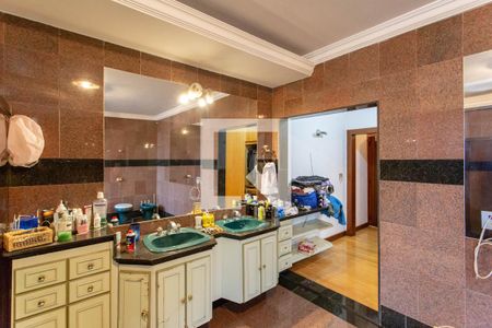 Casa à venda com 522m², 5 quartos e 5 vagas Casa à venda com 522m², 5 quartos e 5 vagasBanheiro da Suíte 2