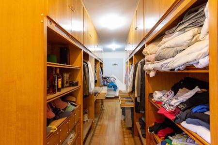 Casa à venda com 522m², 5 quartos e 5 vagas Casa à venda com 522m², 5 quartos e 5 vagasCloset do quarto