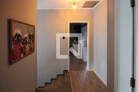 Casa à venda com 320m², 4 quartos e 5 vagas Casa à venda com 320m², 4 quartos e 5 vagasCorredor