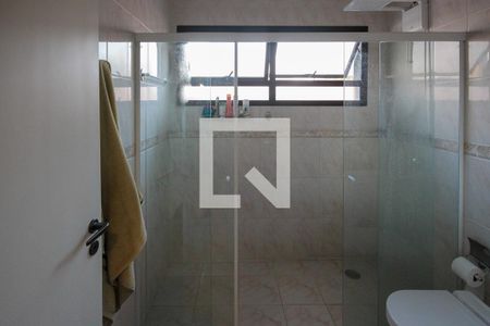 Casa à venda com 320m², 4 quartos e 5 vagas Casa à venda com 320m², 4 quartos e 5 vagasBanheiro da Suíte