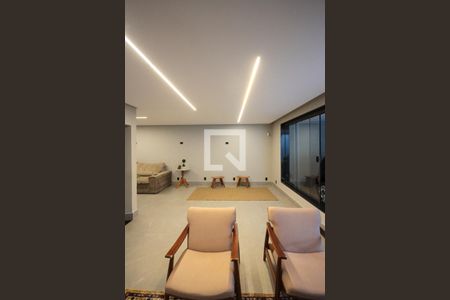 Casa à venda com 320m², 4 quartos e 5 vagas Casa à venda com 320m², 4 quartos e 5 vagasSala