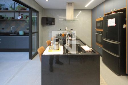 Casa à venda com 320m², 4 quartos e 5 vagas Casa à venda com 320m², 4 quartos e 5 vagasCozinha