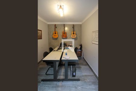 Casa à venda com 320m², 4 quartos e 5 vagas Casa à venda com 320m², 4 quartos e 5 vagasEscritório