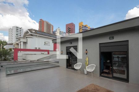 Casa à venda com 320m², 4 quartos e 5 vagas Casa à venda com 320m², 4 quartos e 5 vagasVaranda