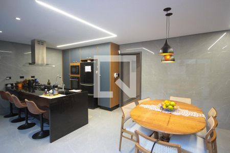 Casa à venda com 320m², 4 quartos e 5 vagas Casa à venda com 320m², 4 quartos e 5 vagasCozinha