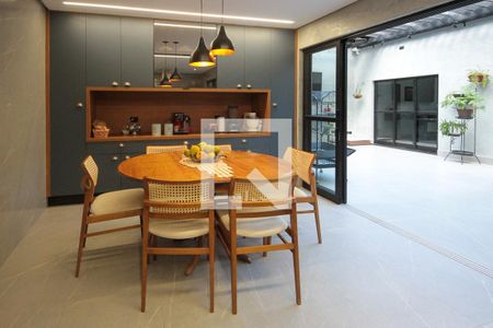 Casa à venda com 320m², 4 quartos e 5 vagas Casa à venda com 320m², 4 quartos e 5 vagasCozinha