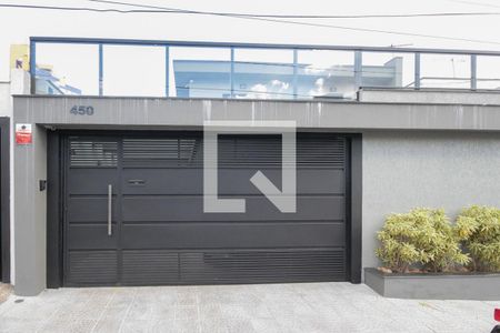 Casa à venda com 320m², 4 quartos e 5 vagas Casa à venda com 320m², 4 quartos e 5 vagasFachada