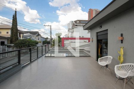 Casa à venda com 320m², 4 quartos e 5 vagas Casa à venda com 320m², 4 quartos e 5 vagasVaranda