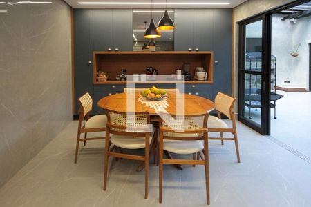 Casa à venda com 320m², 4 quartos e 5 vagas Casa à venda com 320m², 4 quartos e 5 vagasCozinha