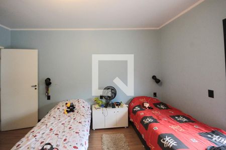 Casa à venda com 320m², 4 quartos e 5 vagas Casa à venda com 320m², 4 quartos e 5 vagasQuarto